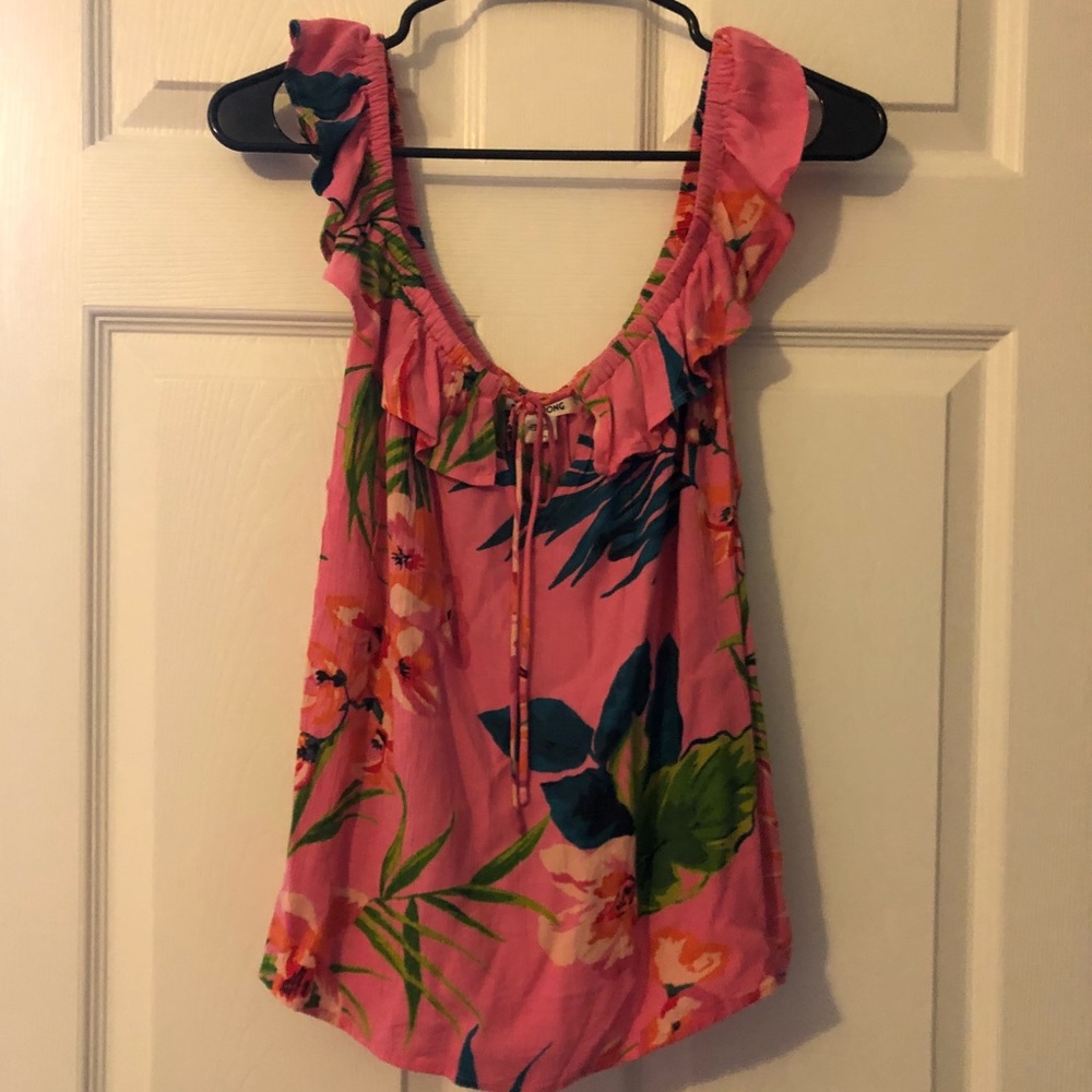 NWT women’s Billabong top size large